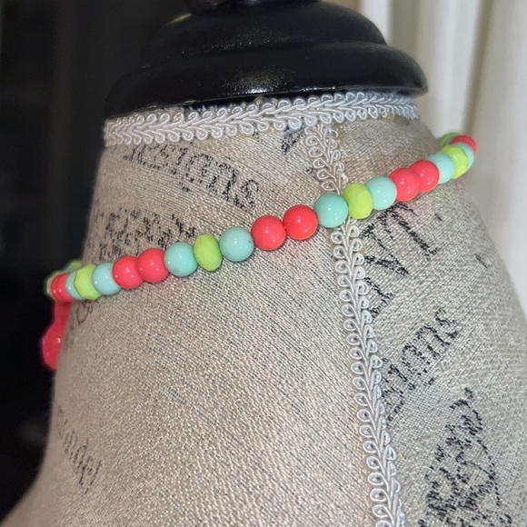 Youth girls multi color beaded necklace with sparkly pink pineapple 🍍 charm​​ - Picture 2 of 2